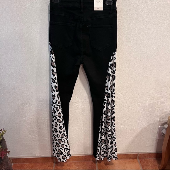 👖 NWT👖 Customized Black Denim with Animal Print Chiffon on Wide Legs. Size 7 - Picture 6 of 11